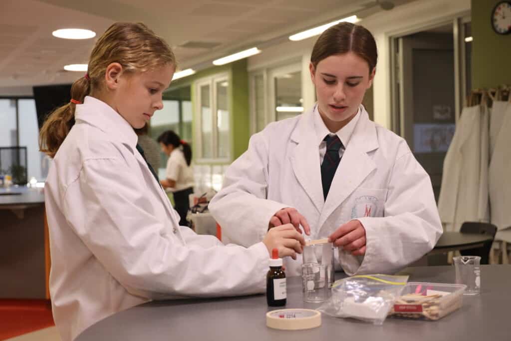 Year 7 Science Santa Maria College - Transition to High School